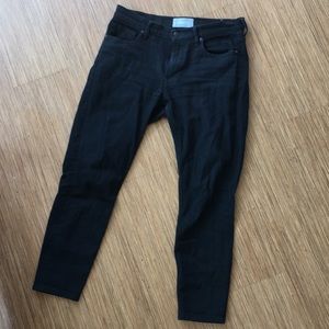 Black, mid rise, ankle cut jeans from Everlane.